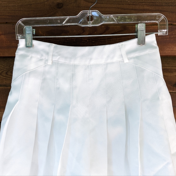 NWOT Fashion & Dyt pleaded skirt w/ shorts - Picture 5 of 7